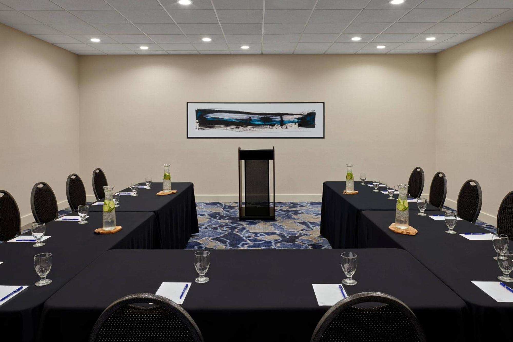 Delta Hotels By Marriott Muskegon Convention Center מראה חיצוני תמונה